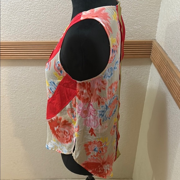 Margo & Sebastian Size M Floral Sleeveless Top - Red and Yellow! - Picture 4 of 6